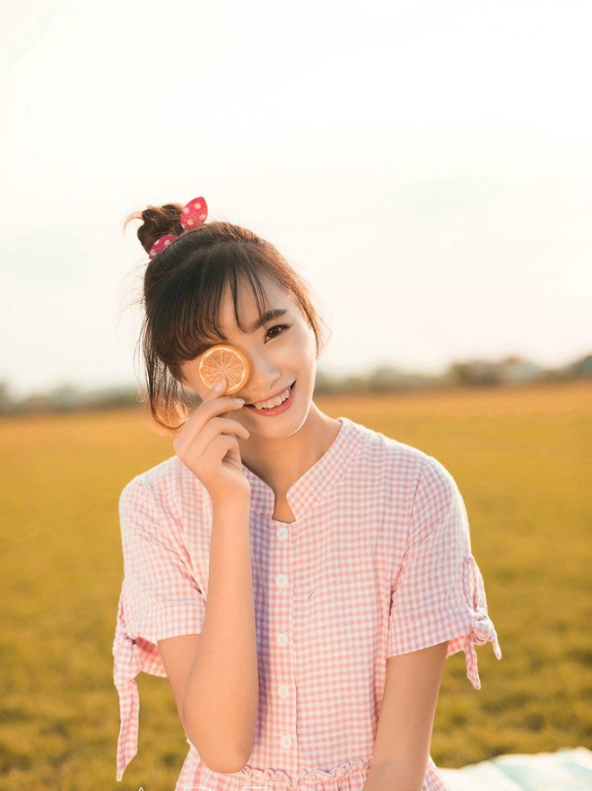 清纯稚嫩俏皮可爱女孩郊外清晰阳光甜美活泼写真