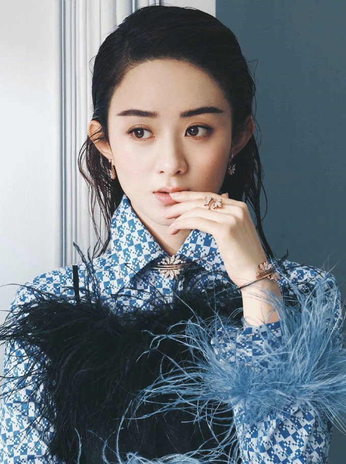 丸子头赵丽颖气质呆萌写真