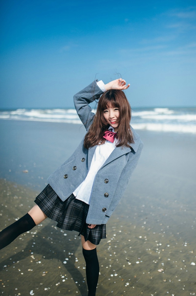 清纯温婉可人校服美女清纯甜美沙滩写真
