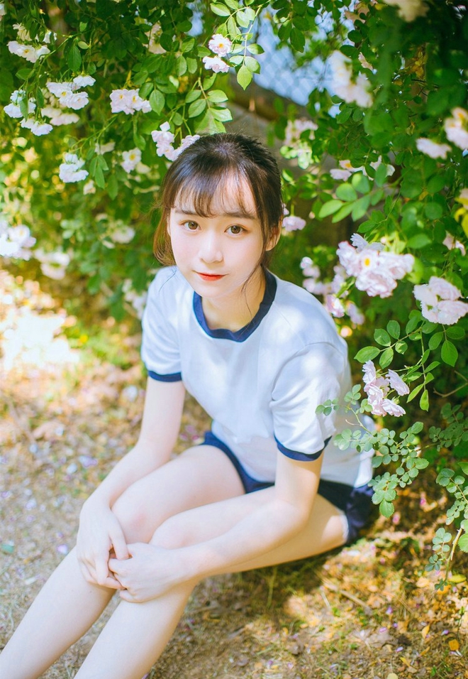 校园长发刘海女神笑起来元气满满温馨写真