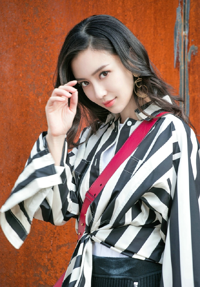辣妈angelababy 最新街拍曝光摩登潮范儿十足