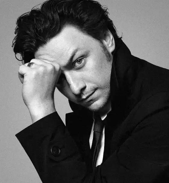 看这眼睛，不仅撩人，还给照片加戏!