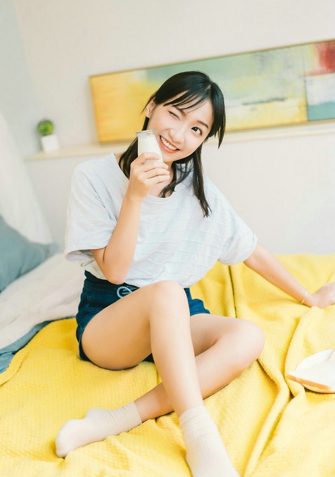 可爱清甜小美女清纯俏皮闺房娇嫩白皙靓丽写真