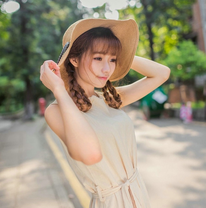 清纯稚嫩美女户外写真