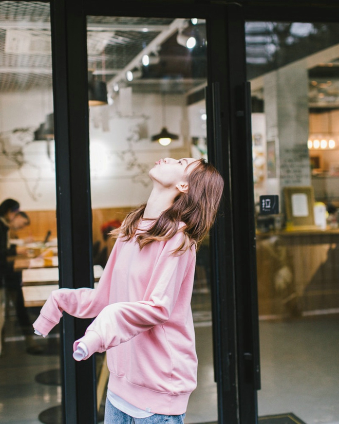 元气十足清新可爱妹纸街头阳光