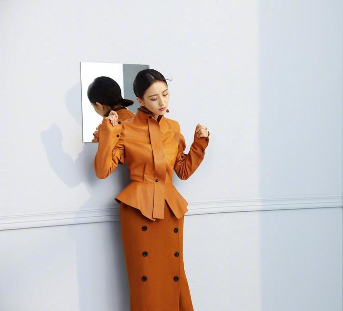 佟丽娅最新写真演绎率性利落新风格