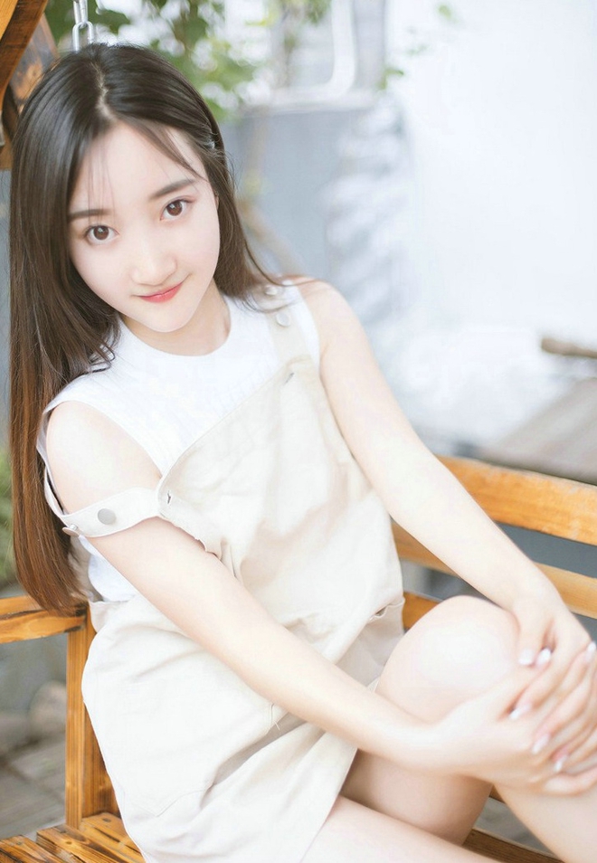 纯真善良少女齐刘海写真