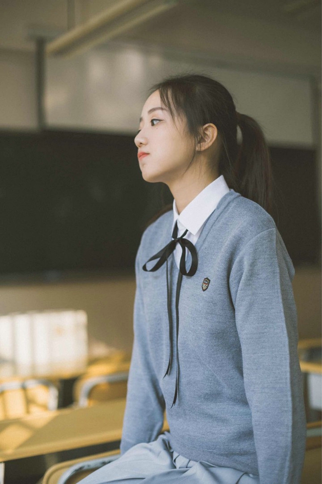 可爱小清新白衬衣短裙美女唯美校园写真