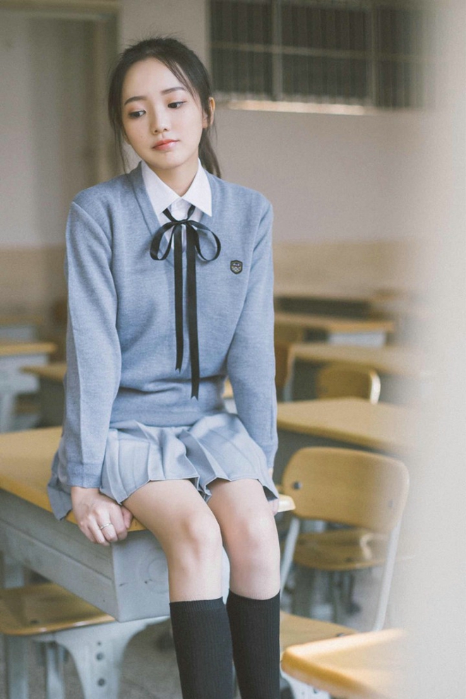 可爱小清新白衬衣短裙美女唯美校园写真