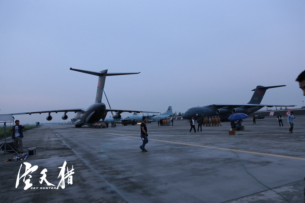 空天猎精美人物剧照海报