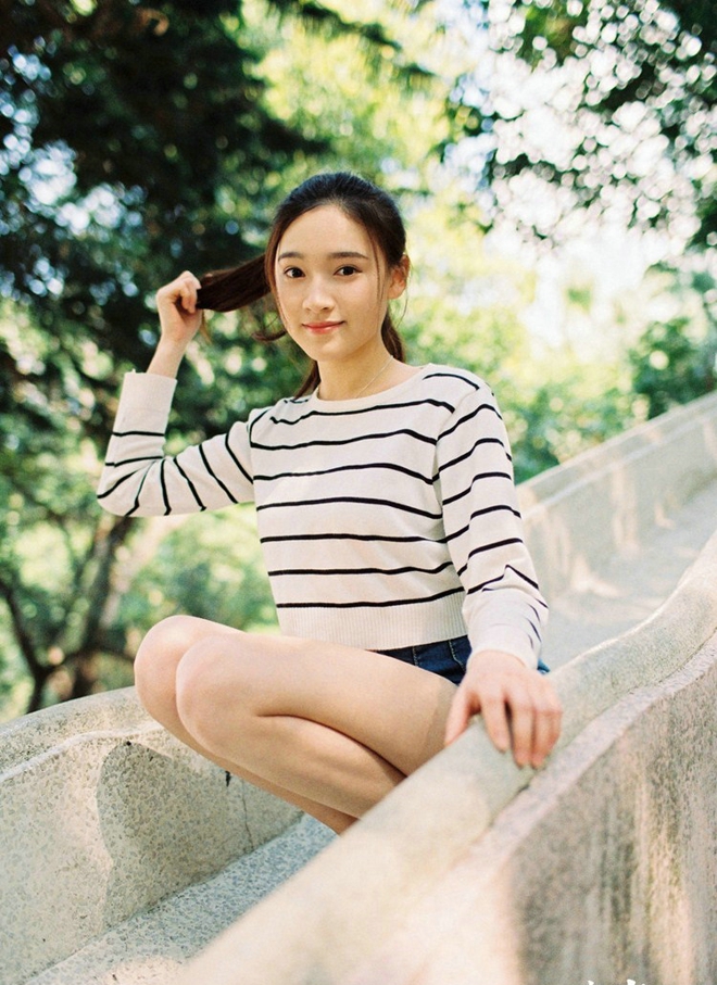 马尾少女牛仔短裤休闲写真