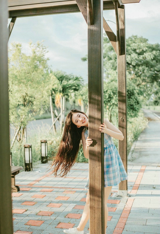 端庄淡蓝色裙子女孩写真