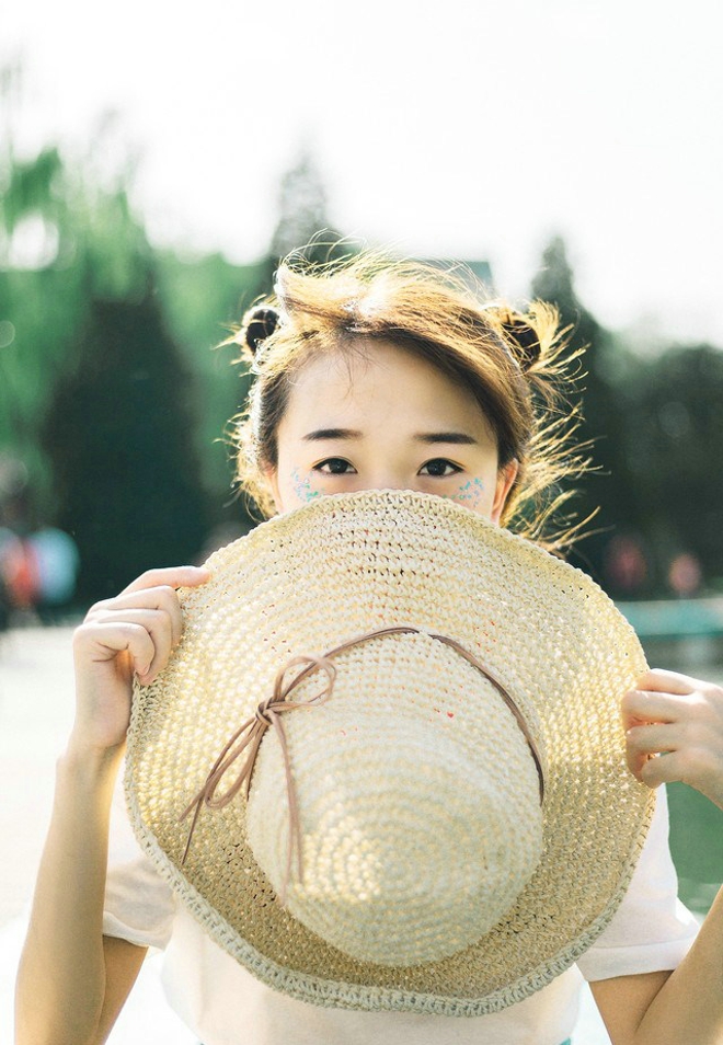 游乐场清纯可爱甜美少女开心写真照