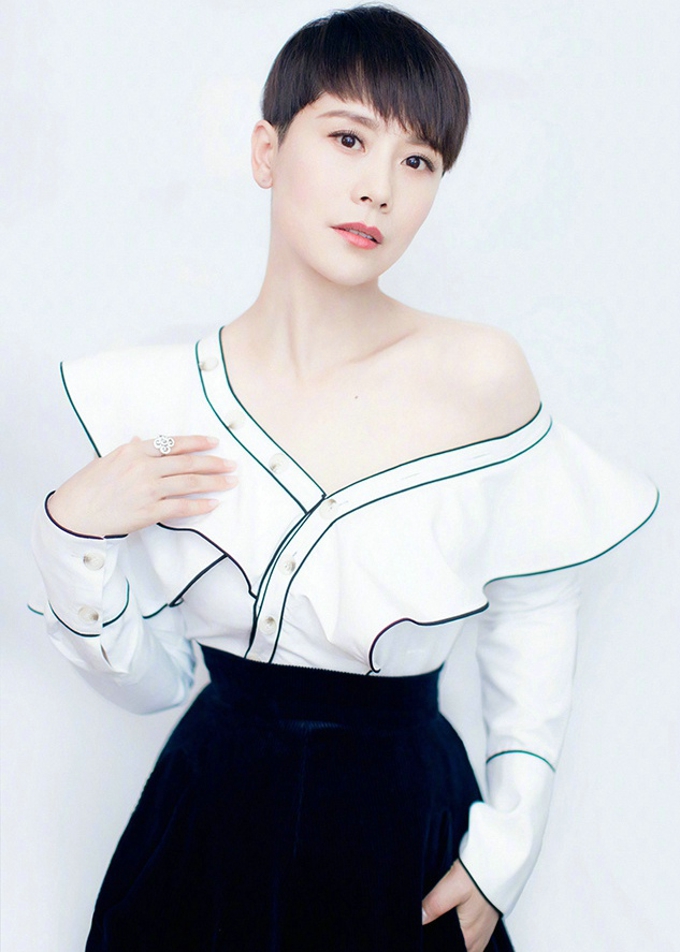 海清黑白裙装温婉大气优雅写真