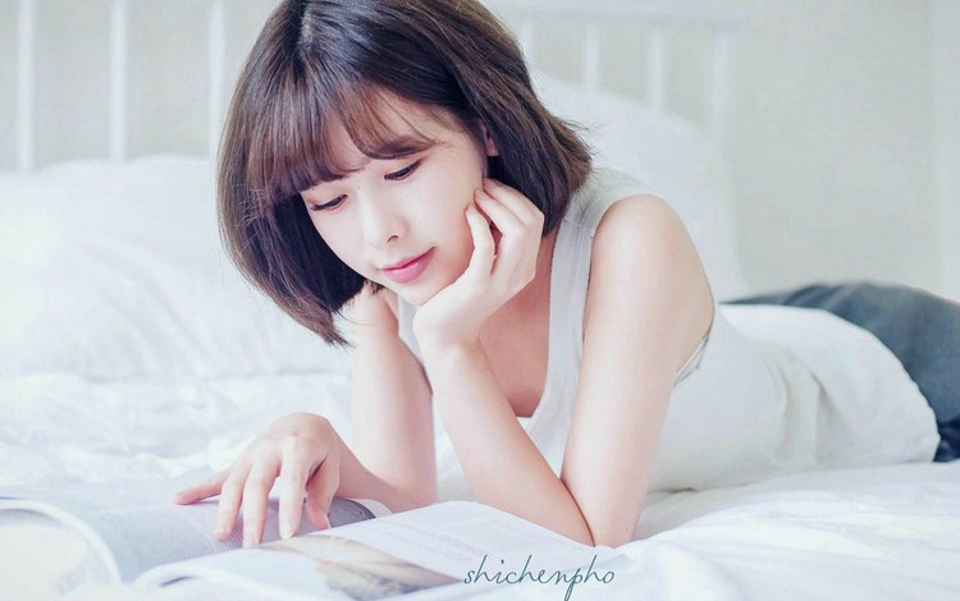 娇嫩悠闲自在漂亮宅女mm写真