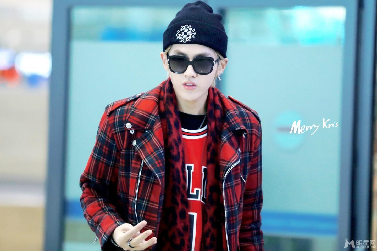 帅气吴亦凡机场照