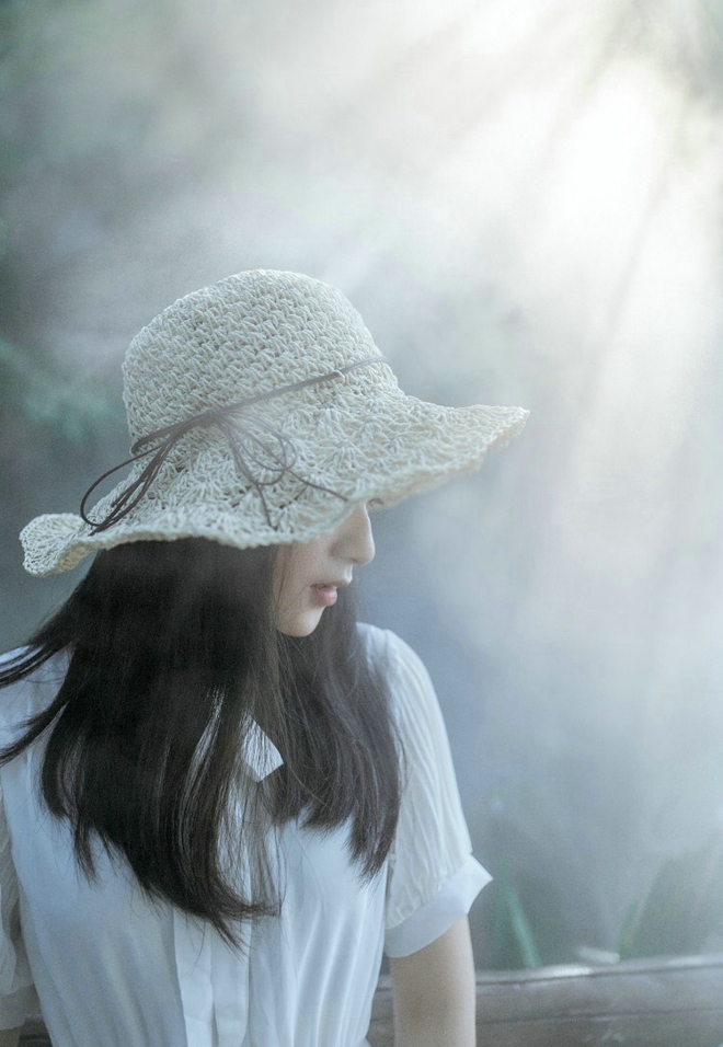 清纯稚嫩樱桃小嘴清秀美女森林清新写真