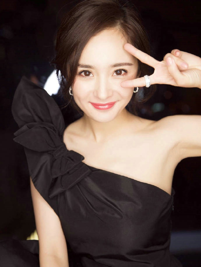 杨幂电影节红毯气质写真套图