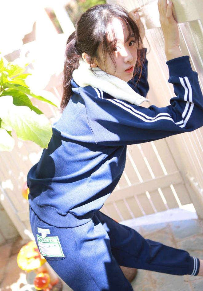 可爱娇巧妹子美眸无辜养眼写真