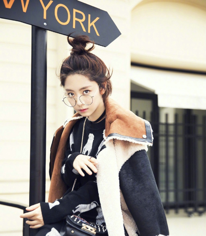 清纯女星谭松韵白衬衣清新美图