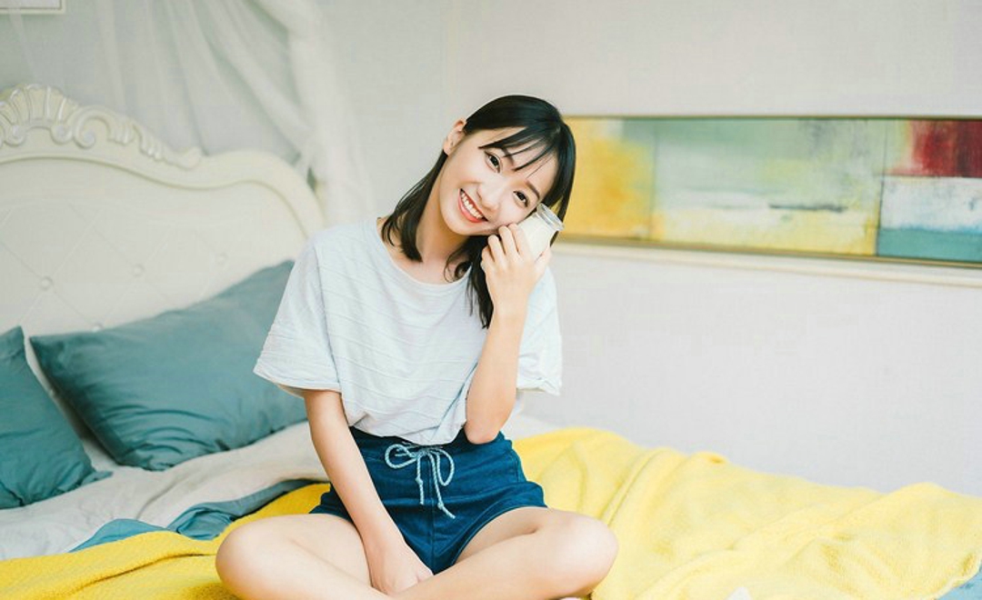 可爱清甜小美女清纯俏皮闺房娇嫩白皙靓丽写真