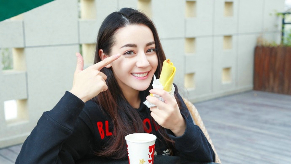 迪丽热巴大片曝光 酷美有型攻气十足