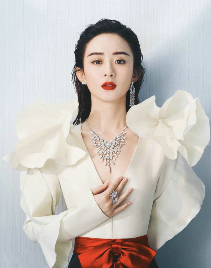 丸子头赵丽颖气质呆萌写真