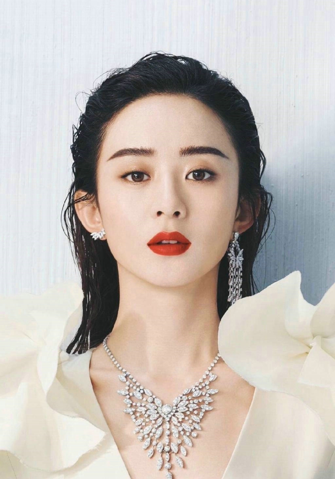 丸子头赵丽颖气质呆萌写真