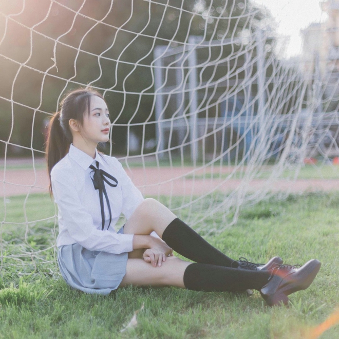 可爱小清新白衬衣短裙美女唯美校园写真