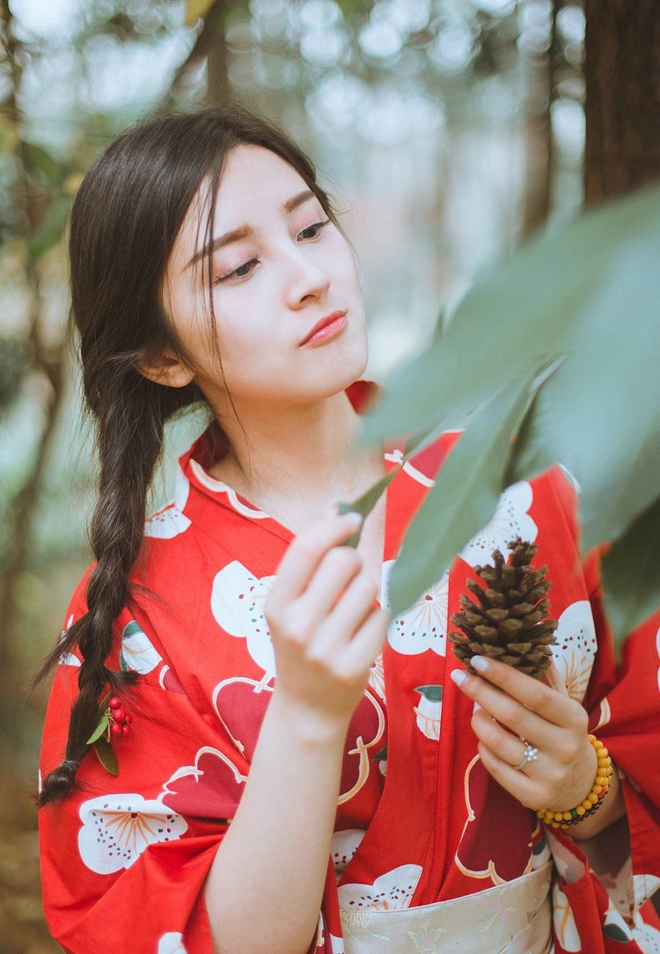 日本和服美女樱桃嘴清新俏皮写真