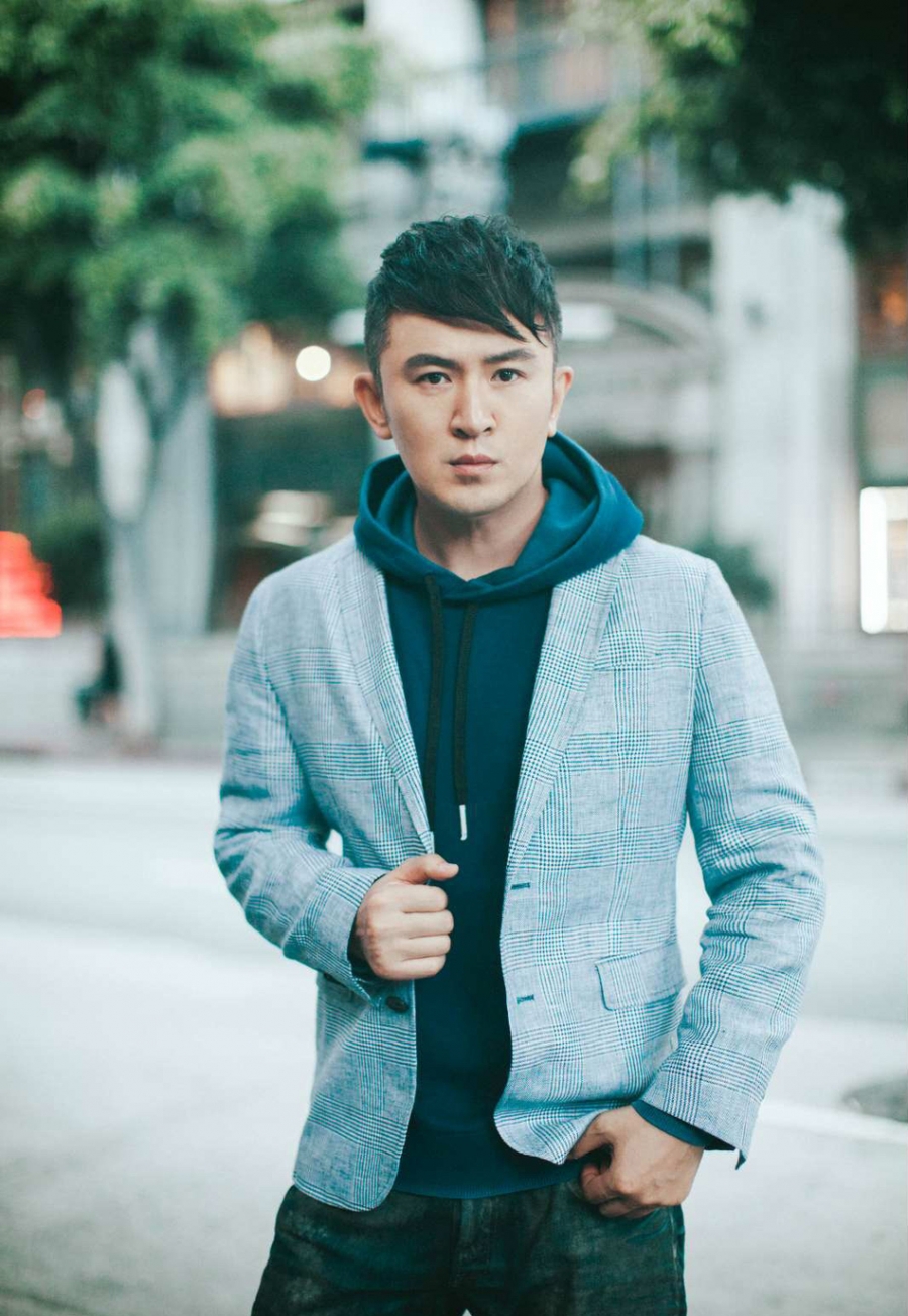 郭家铭秋日暖帅写真 文艺清新气质浓厚