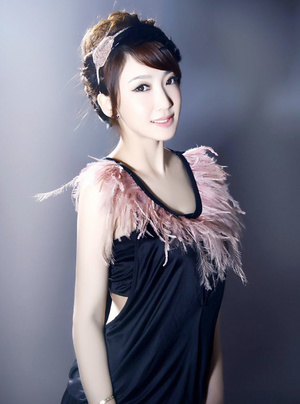 背带裤柠檬少女丸子头俏皮可爱吸睛