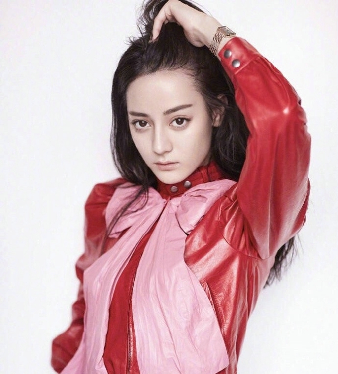 迪丽热巴SuperELLE创刊号封面大片曝光