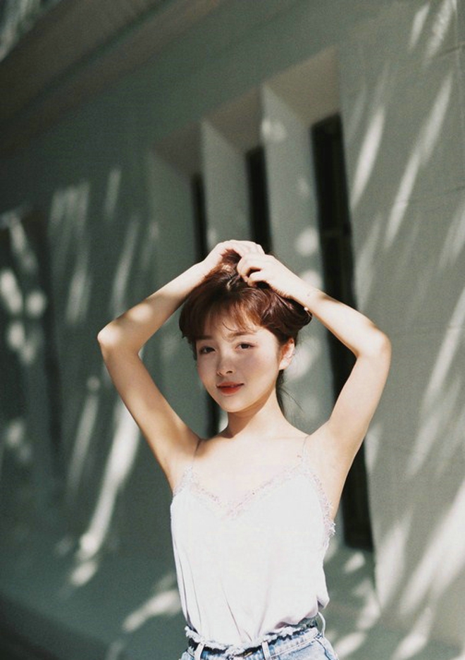 白嫩清纯美艳少妇碎花连身裙性感写真套图