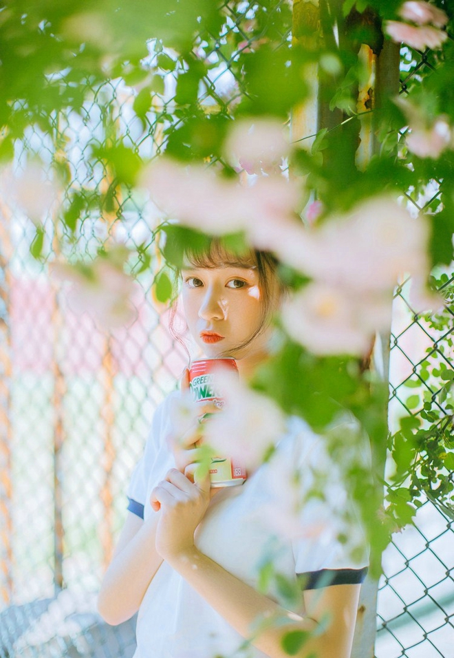 校园长发刘海女神笑起来元气满满温馨写真