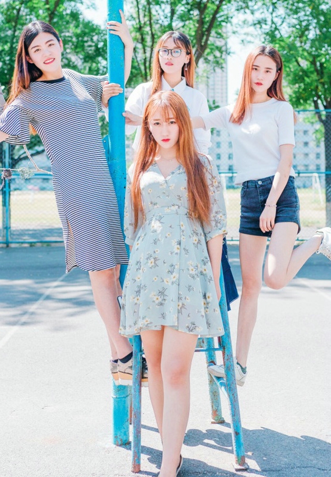 阳光清纯大学长腿美女毕业写真