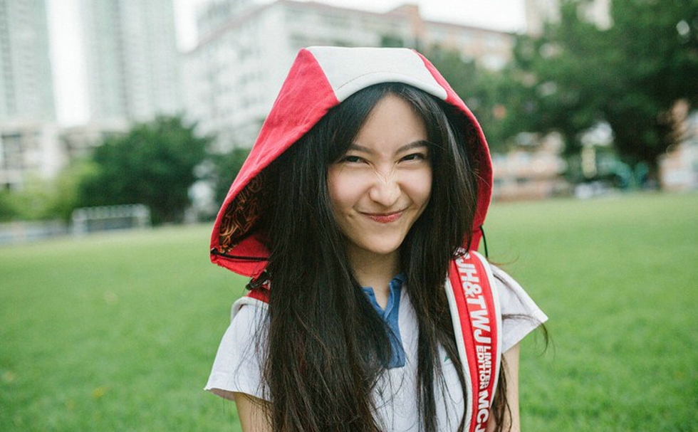 清纯调皮校园美女毕业鬼脸搞怪照