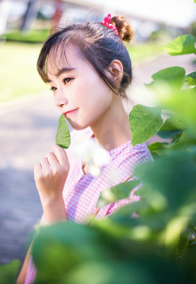 清纯稚嫩俏皮可爱女孩郊外清晰阳光甜美活泼写真