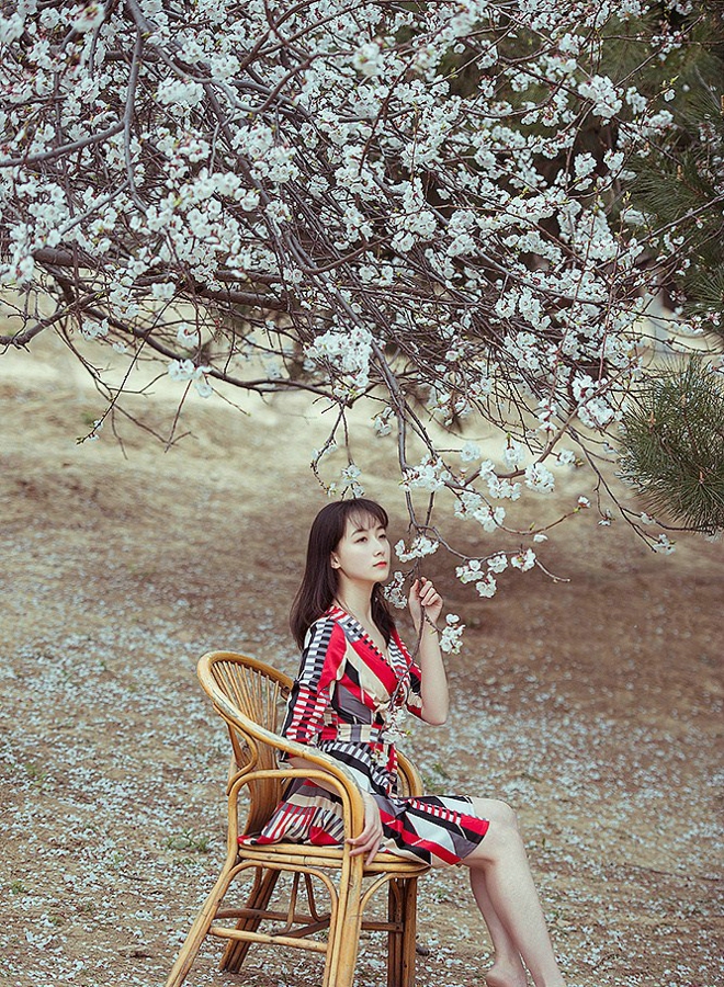 短发清纯学生妹衬衫短裙户外活力阳光俏皮唯美写真