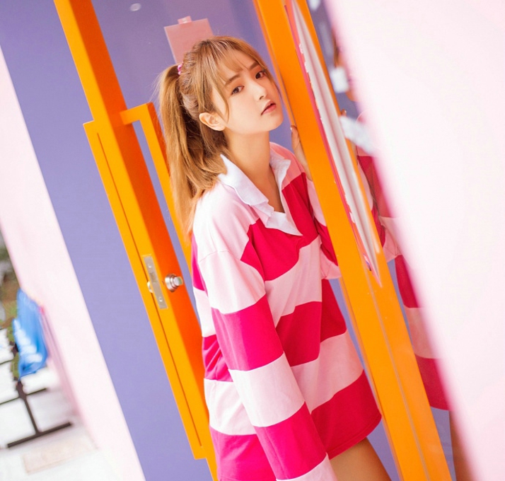 可爱娇巧妹子美眸无辜养眼写真