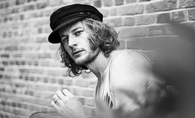 看这眼睛，不仅撩人，还给照片加戏!