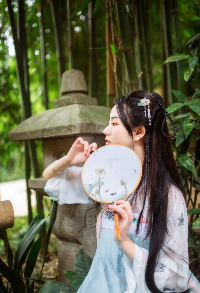 清纯古典美女仙气十足
