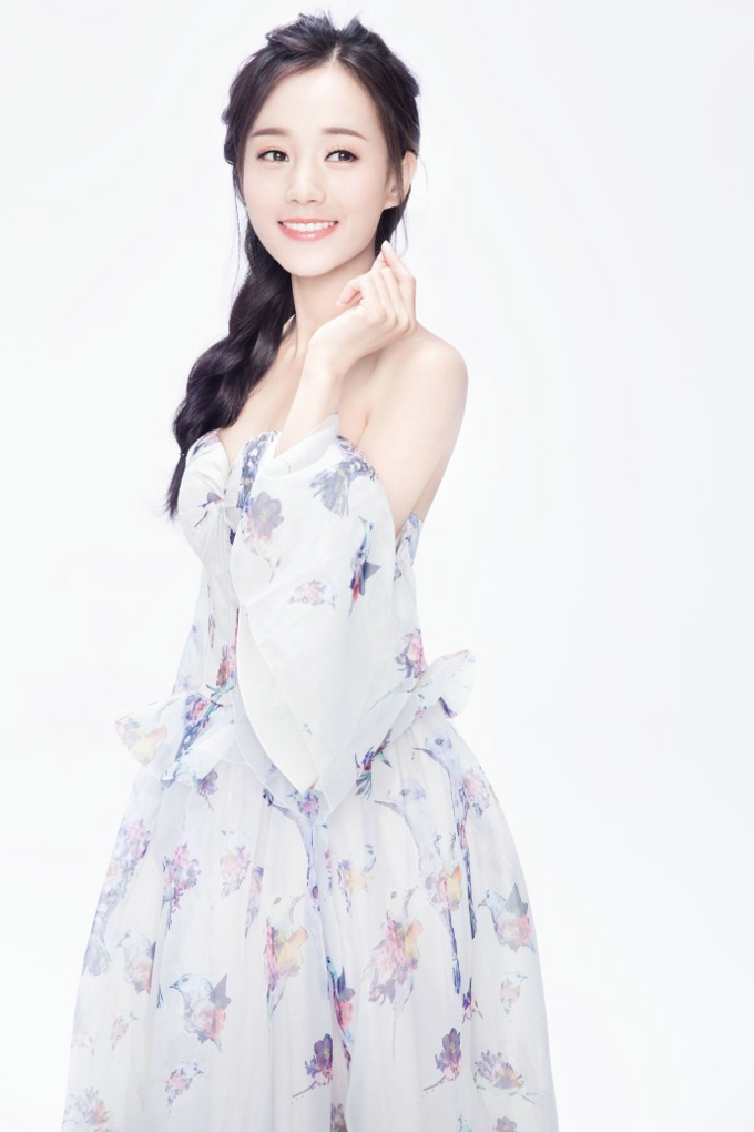 人气女星李一桐气质写真