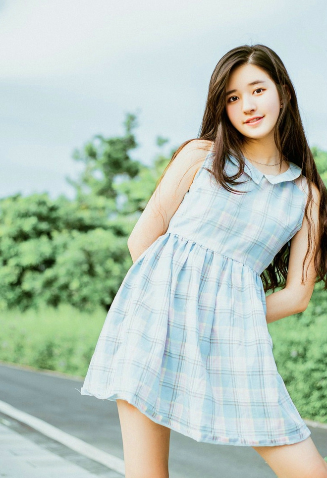 端庄淡蓝色裙子女孩写真