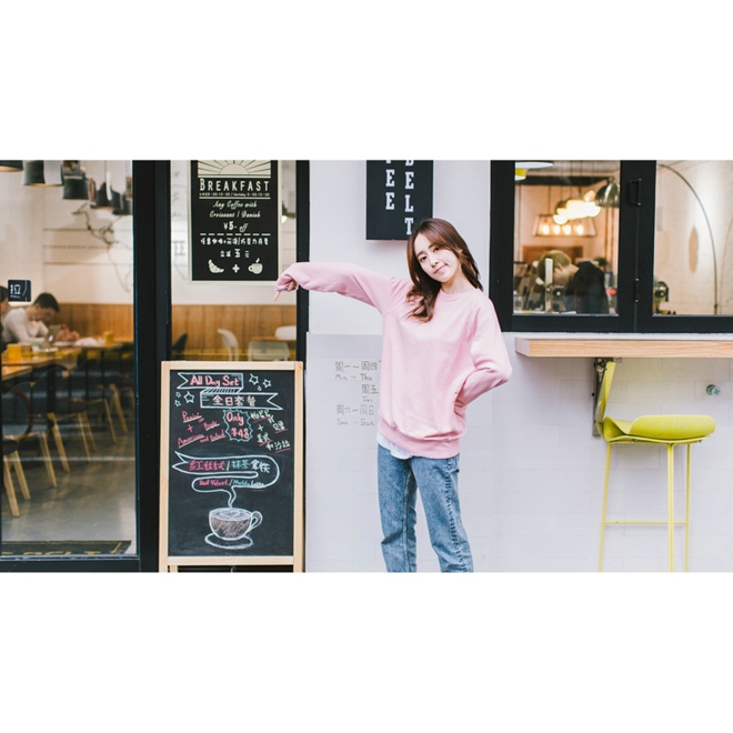 元气十足清新可爱妹纸街头阳光