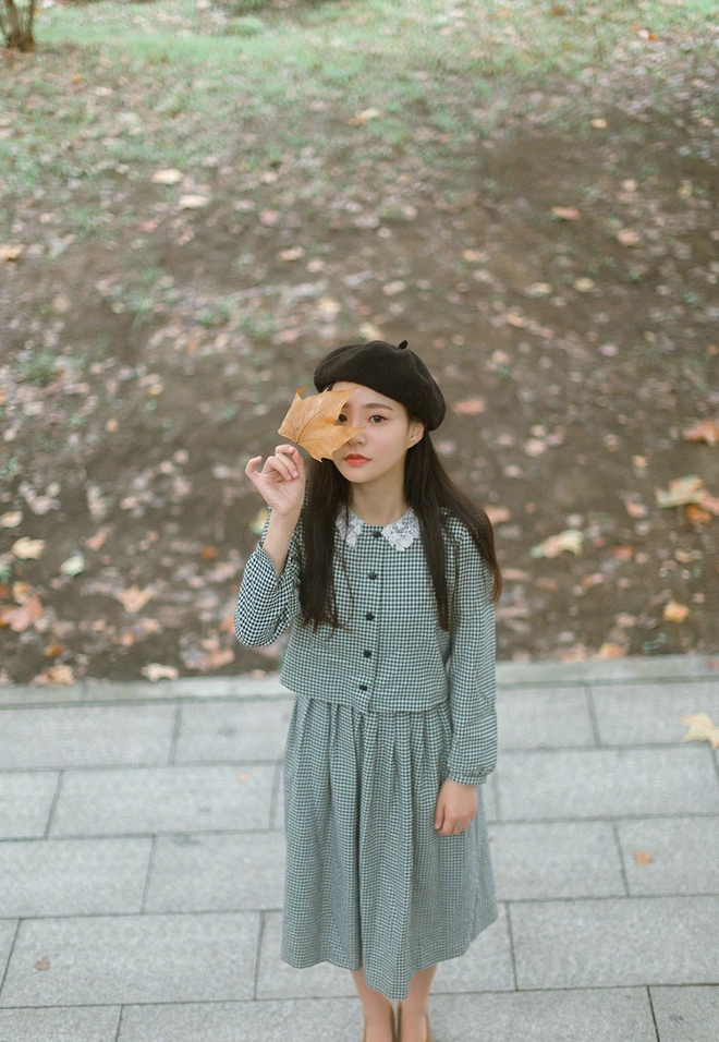 清纯秀雅中分长发及腰美女