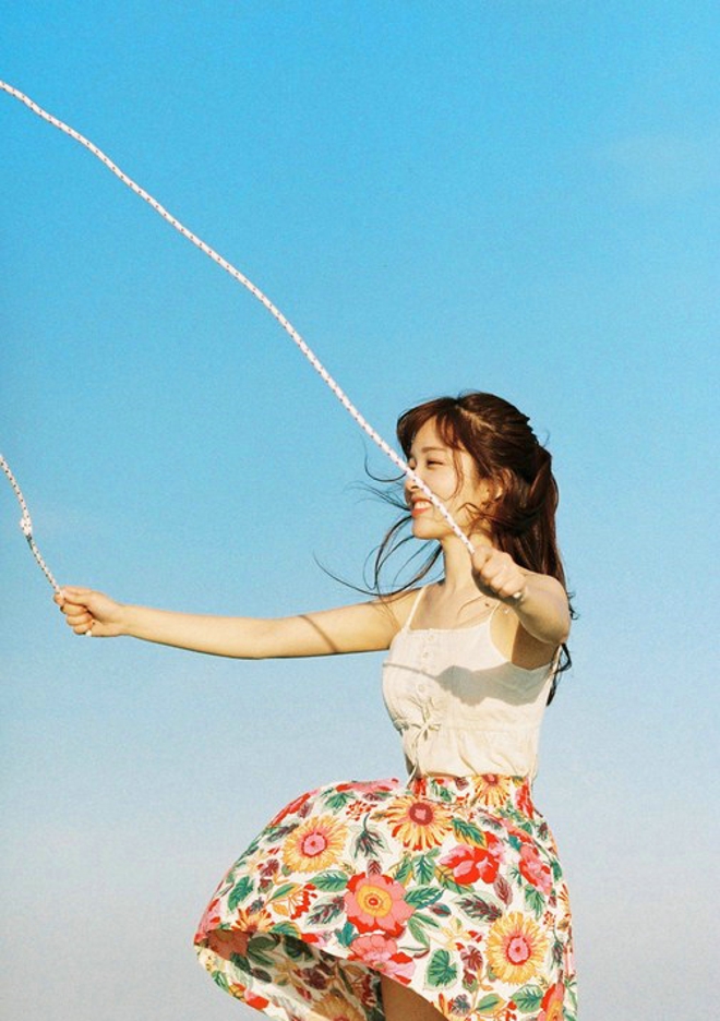 白嫩清纯美艳少妇碎花连身裙性感写真套图