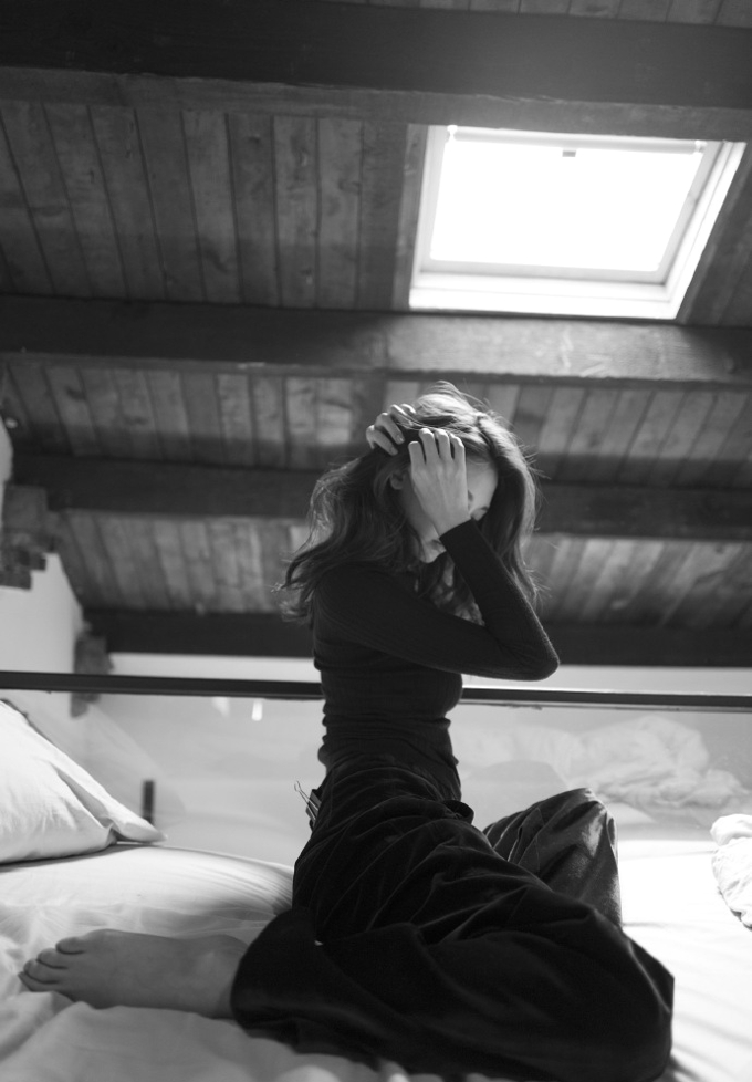 芳华女主苗苗性感优雅长裙写真