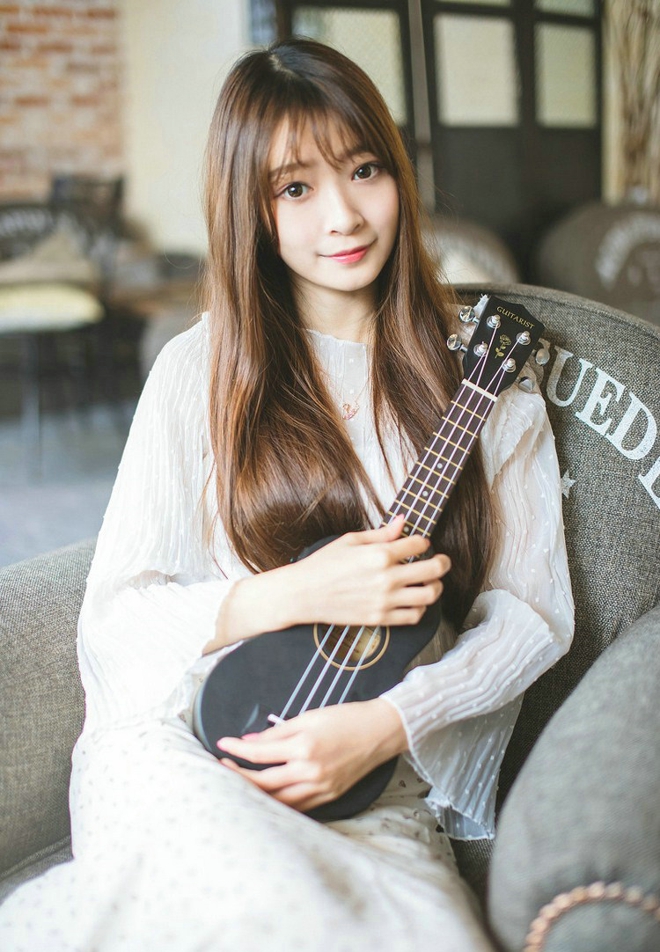 粉嫩清甜美女午后休憩清纯阳光俏皮可爱唯美写真