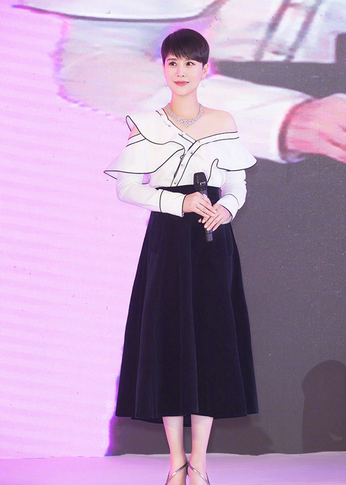 海清黑白裙装温婉大气优雅写真